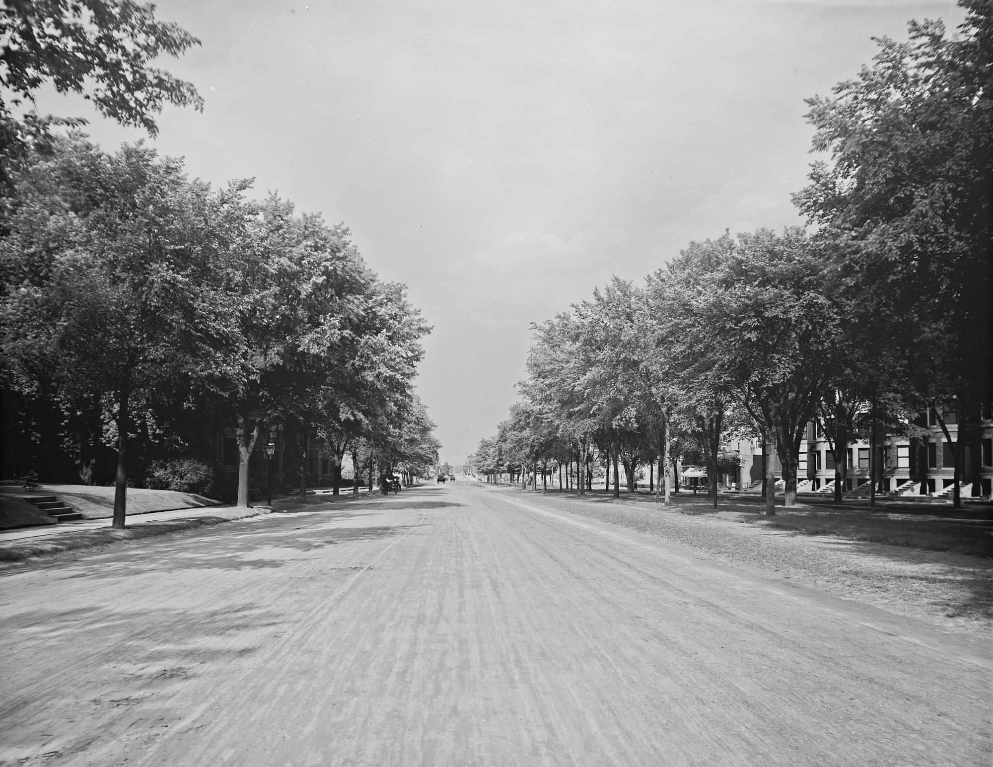 
                Near St. Mary's St. (just west),
                    on north side, in carriage way,
                    ground-level, view east                   
                    (in 1909).
                (By Thomas W. Sears /
                    courtesy of Archives of American Gardens,
                        Smithsonian Institution, Washington, DC.)
                